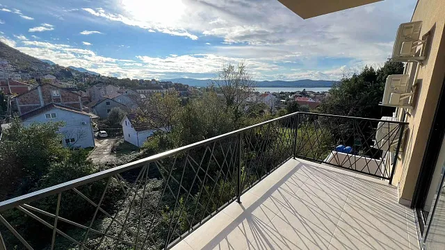 Zwei helle Wohnungen zum Verkauf in Tivat nahe dem Zentrum — photo 13